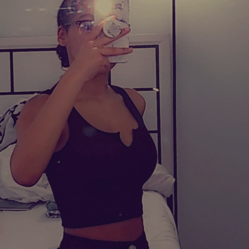Ribbed Notched Crop top